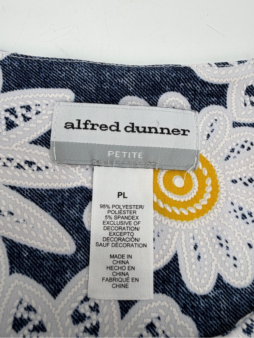 Alfred Dunner Petite Top Women’s PL Blue Daisy Floral 3/4 Sleeve Sharkbite Hem - Picture 4 of 7